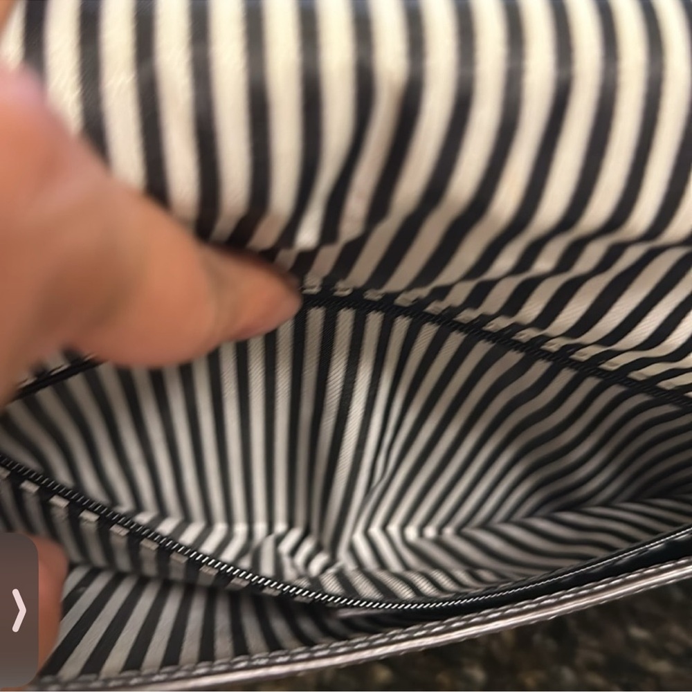 🔥Kate Spade NWOT Large Clutch, insert & chain included, shoulder bag/crossbody - Picture 8 of 11